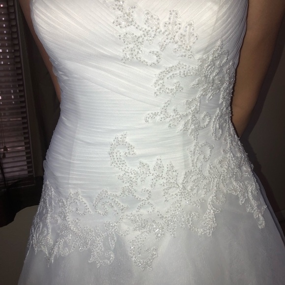 Bridal Gown - Picture 5 of 8